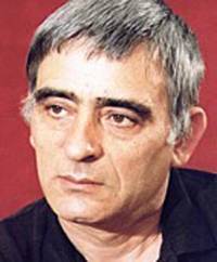 Актьорът Иван Налбантов влиза в ролята на едноименния главен герой в българския игрален филм „Приключенията на Авакум Захов“, излязъл на екран през 1980 г.