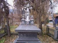 Семейната гробница на Палавееви в двора на Синята църква