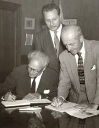 През 1958 г., когато с Емил Антонов стават почетни граждани на американския щат Ню Хемпшир
