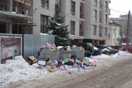 Варна посрещна празниците зарината в боклук