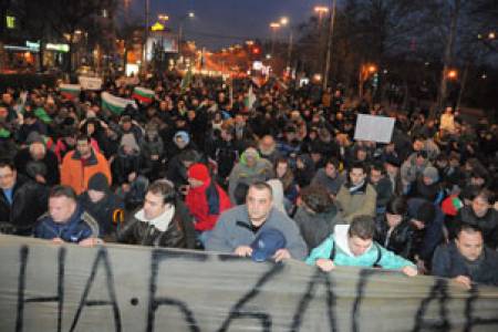 Борисов окървави Деня на Левски и избяга от властта