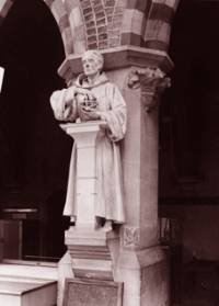 Статуя на Роджър Бейкън от XIX в. пред Музея по естествена история в Оксфорд 05