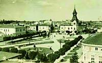 Пощенска картичка с изглед от Пазарджик. В центъра сградата с кулата е на Телеграфо-пощенската станция (наричана днес Старата поща)  автор: Централен държавен архив