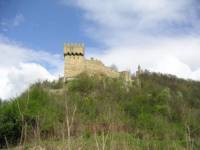 Под Балдуиновата кула и днес личат останките от Френхисарската порта