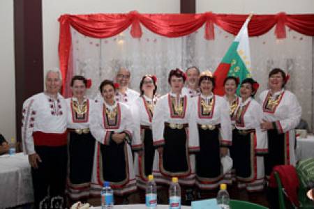 Хора и народни песни огласиха Сидни