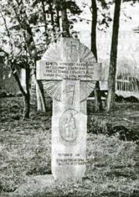 Най-старият паметник на Стефан Караджа, поставен през 1895 г. в родното му село