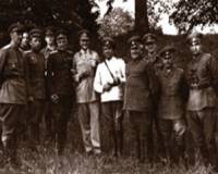 Български, английски и съветски  военачалници в Клагенфурт през май 1945 г.