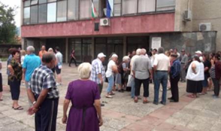 Цехове за въглища обгазяват Красново