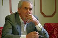 Междувременно Лютви Местан свари да изпрати депеша до Жозеф Дол, в която се ожалва от патриотите