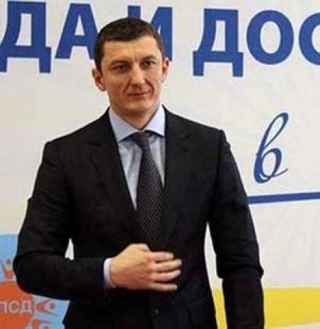 Кой вкара Орхан Исмаилов в отбраната на България