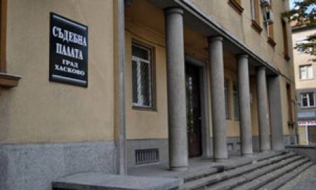 За първи път в България: Следят циганин  с електронна гривна на крака