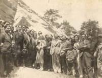 Германската актриса Евелин Холт (в средата) с актьорите от Пловдивския театър след представлението й в „Екселсиор”