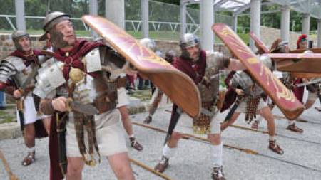 Римляни превземат през юни древния град Нове