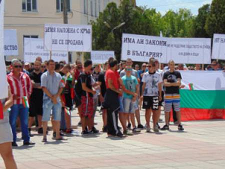 Протестът в Гърмен – земя, напоена с кръв не се продава
