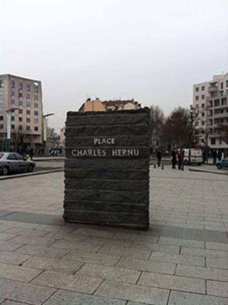 Нагоре по  стълбата, която води надолу