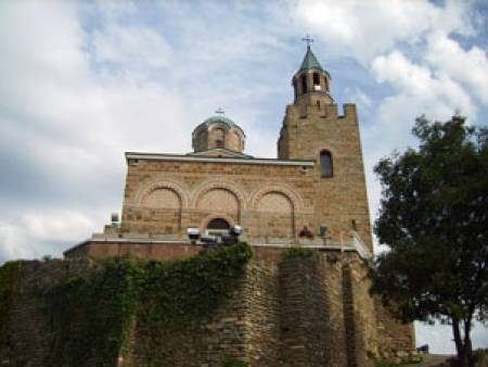 В старопрестолната столица: Средновековните потайности на църквите и манастирите