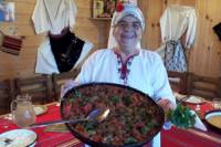 Бабите в Горно Драглище посрещат с вкусни традиционни ястия