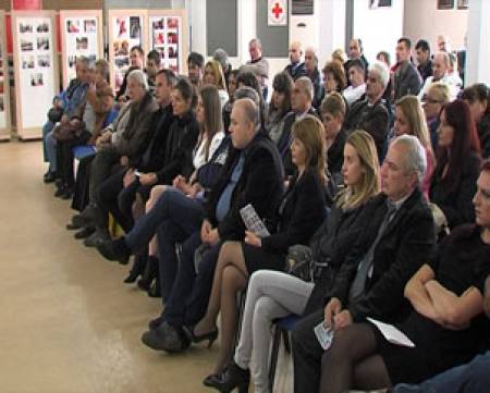 Националният фронт надзърта и „Зад фасадата на столицата“