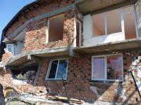 Докато парите за укрепване на свлачищата потъват вдън земя, къщите  призраци в Сипей стават все повече