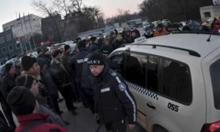 Таксиметровият картел падна, но не и без бой