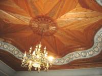 Един от богато украсените тавани