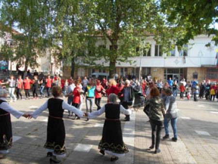 Незабравими майски празници в тетевенското село Гложене
