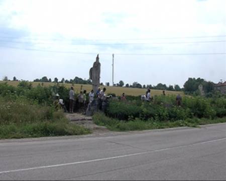 Патриоти от Шумен и Каспичан почистиха паметник на хан Аспарух