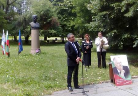 Поклон пред паметта на великия Хайтов