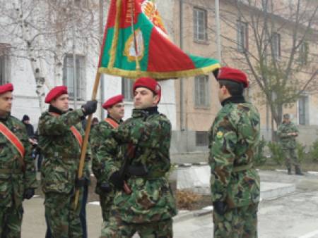 ПФ с два законопроекта за възраждане на армията