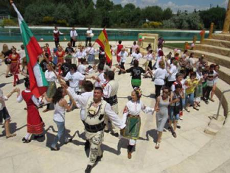 Копринена българска приказка в далечна Испания