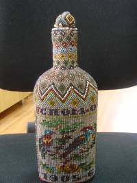 Изящното шише, обшито с мъниста от преображенеца Димитър Арнаудов