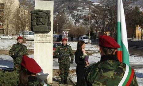 Турци вилнеят в църкви в Карлово, преди да напуснат завинаги града