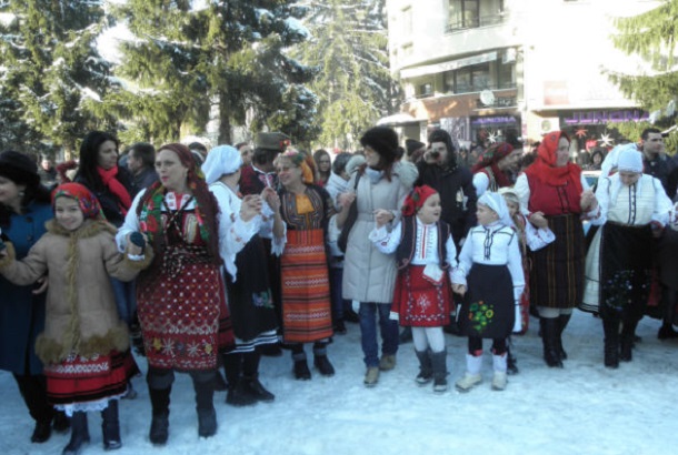 Традиционно Бабино хоро се изви в Разлог и Белица