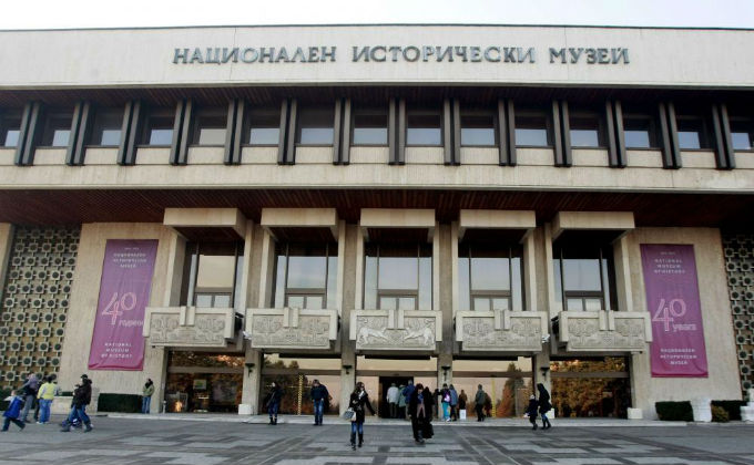 Ето защо покривът на НИМ оцеля от снега
