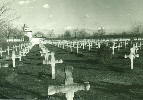 Ще възстановяват надгробните кръстове във Военното гробище в Добрич