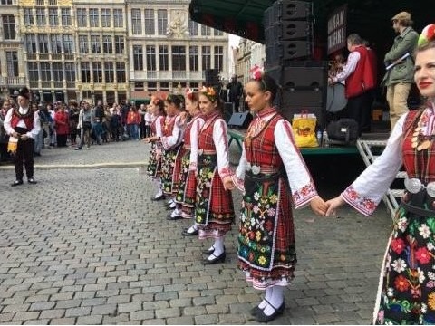 Ето кой поведе Голямото българско хоро в Брюксел