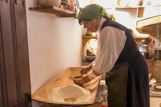 Гергьовски хлябове, домашно масло и сирене правиха в "Етъра"