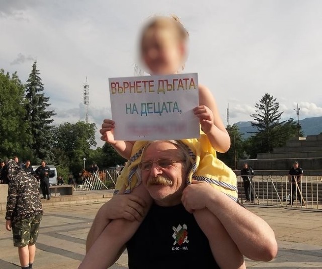 Докато ехото от прайда заглъхва, думата взеха правозащитните адвокати