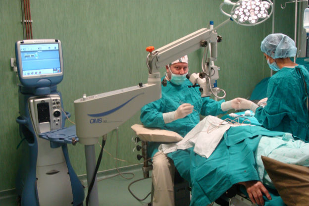 70-годишен мъж прогледна след иновативна операция в УМБАЛ-Бургас