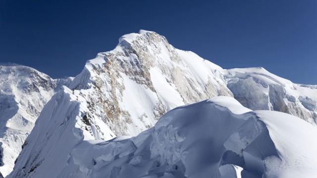 Все още е неизвестна самоличността на загиналия български алпинист на връх Хан Тенгри