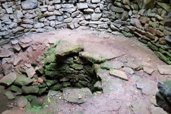 Мегалитният храм-кладенец край брезнишкото село Гърло днес е в окаяно състояние