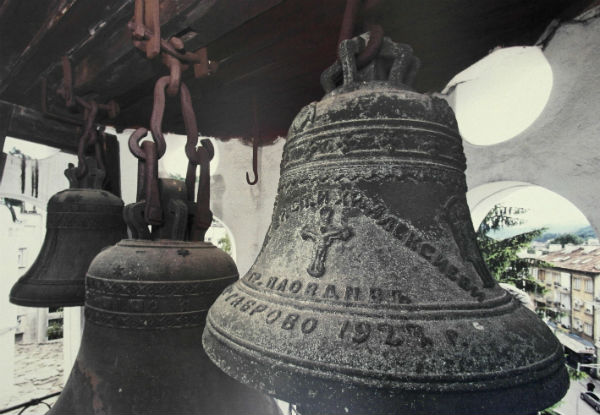 Камбаните на България - „Между Бога и хората"