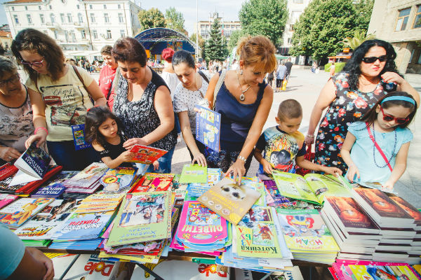 800 деца от Хасково се включиха в кампанията „Стара хартия за нова книга“
