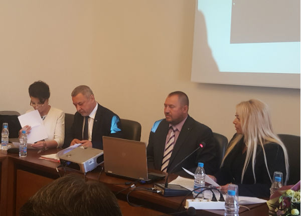 Валери Симеонов: Предлагаме редица облекчения при издаването на синя карта за работа