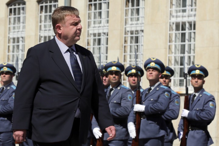 Красимир Каракачанов: С цената на един нов самолет можем да ремонтираме цялата си авиация