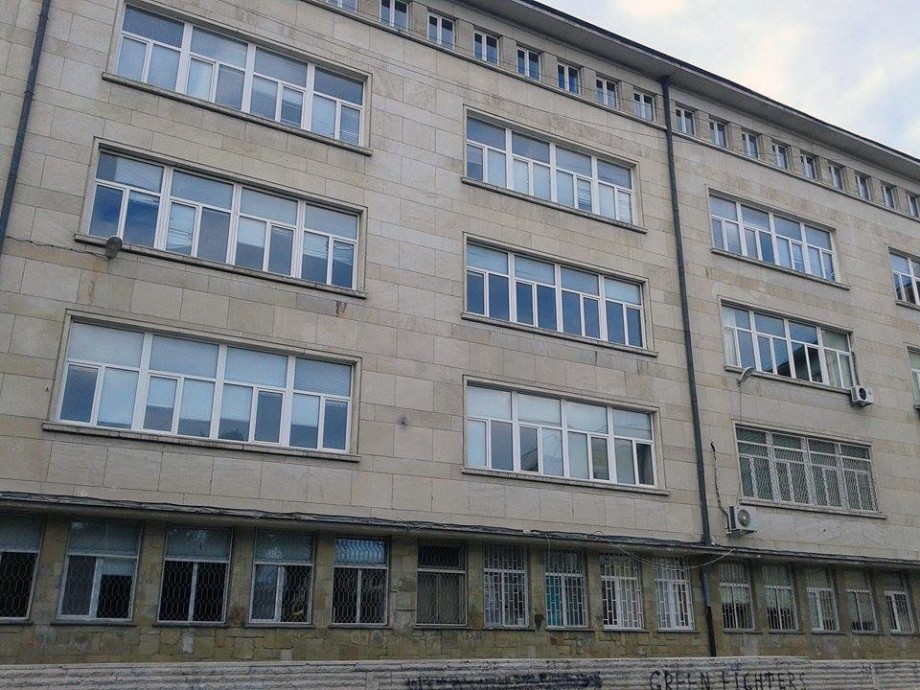 Петиция призовава бившата Мъжка гимназия в Бургас да не се санира, за да се запази автентичния й вид