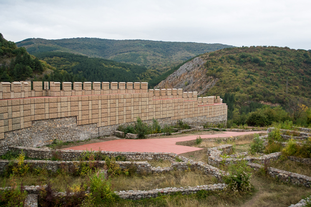 Кметицата на Перник призна: Крепостта Кракра изглежда нелепо