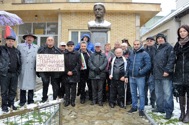 СКАНДАЛ: Българи не бяха пуснати за митинг в Босилеград заради... „дефект“ в електронната система на границата