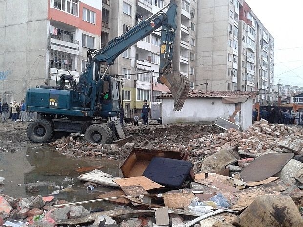 Изринаха още 30 незаконни постройки в „Столипиново“