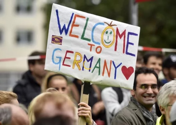 Германците поканиха мигрантите, сега се чудят как да се отърват от тях